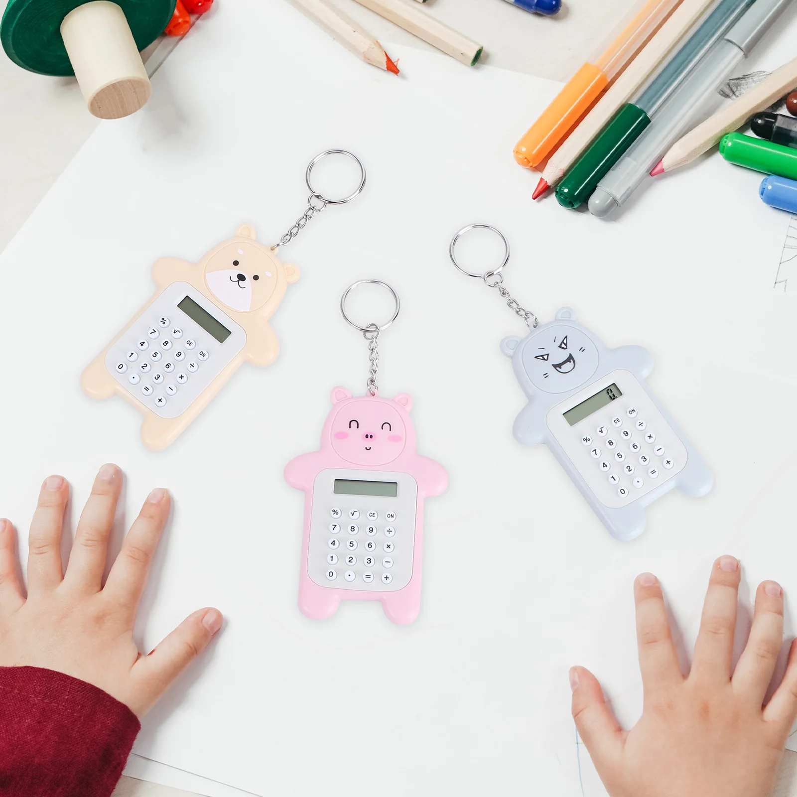 3 قطعة على شكل دب صغير آلة حاسبة إلكترونية سلسلة مفاتيح محمولة قلادة للمكتب أداة إلكترونية أزرار بلاستيكية عملية