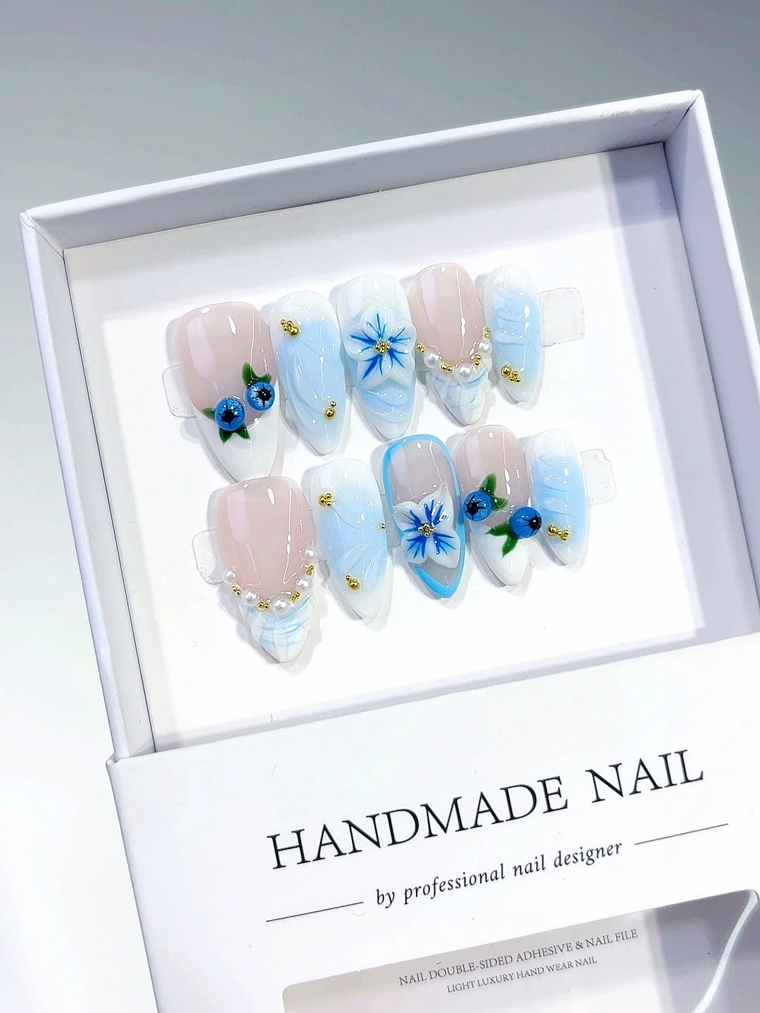 

French-Style Elegant Three-Dimensional Line Blueberry Nail Art Fashionable Manicure (D478)