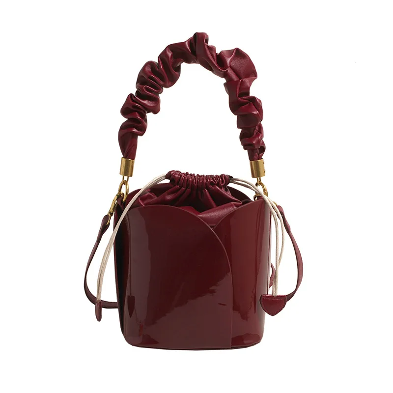 New Western Trendy Bucket Bag Retro Petal Shaped Crossbody Bag Fashion Personalized Lacquer Leather PU Minimalist Handheld Bag