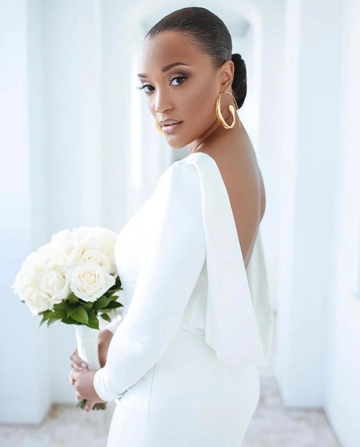 2025 فساتين زفاف مثيرة على الشاطئ حورية البحر زي العرائس رقبة سكوب وأكمام طويلة مفتوحة الظهر سويب تراين عربي بوهو فيستدوس دي نويفا