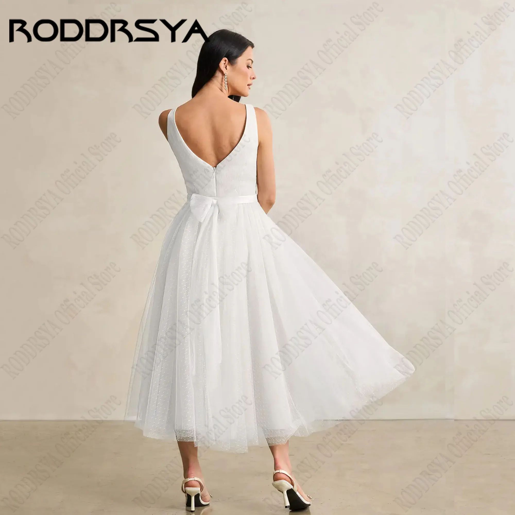 RODDRSYA Simples Sem Mangas Vestidos De Casamento Mulheres A Linha V-Neck Tule Vestidos De Noiva Com Arco Backless robe de mariée Personalizado Simples mangas Vestidos de casamento Mulheres A linha V-Neck Tulle Vestido