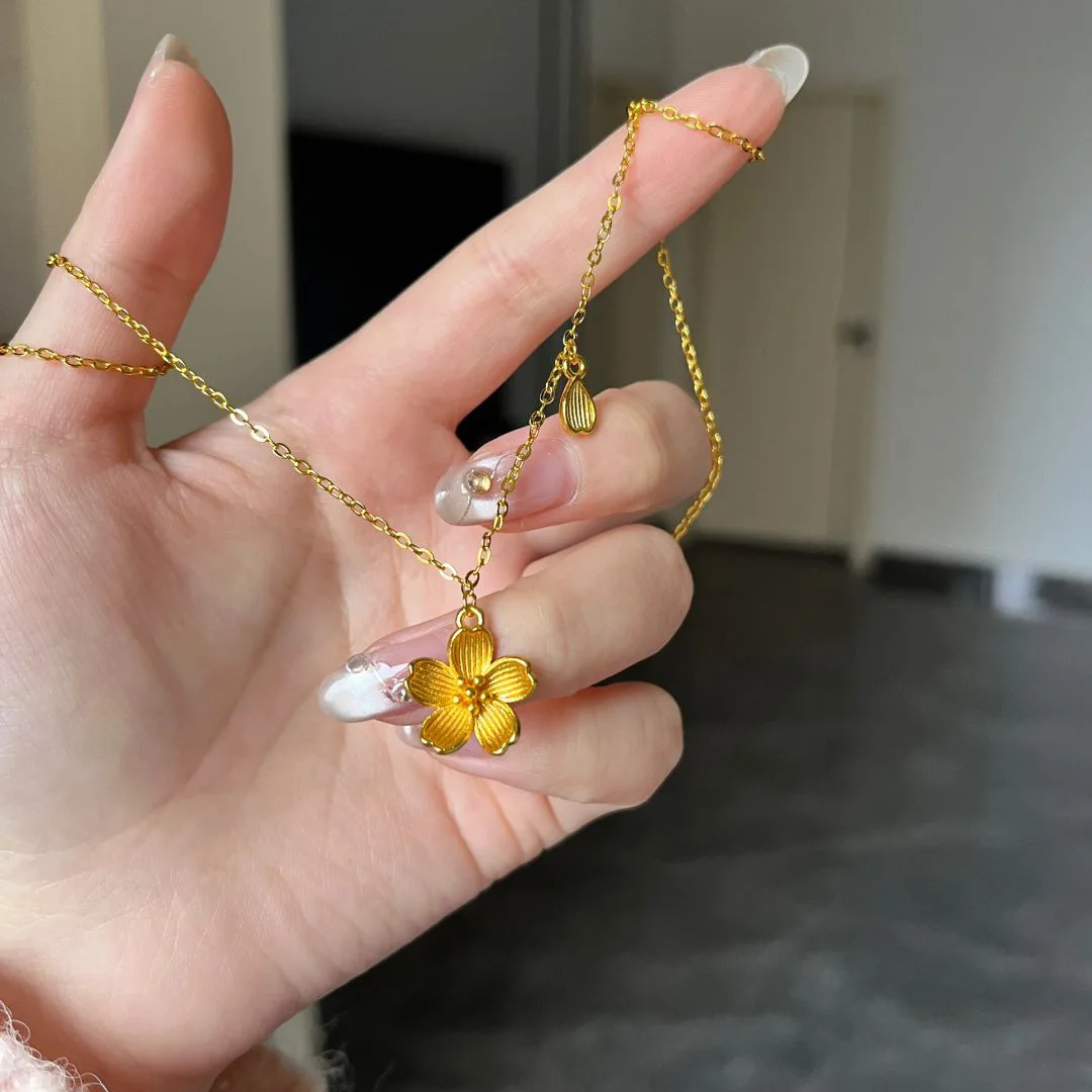New in vintage cherry blossom petal necklace for women fashion Engraved flower pendant collar chain wedding jewelry gift