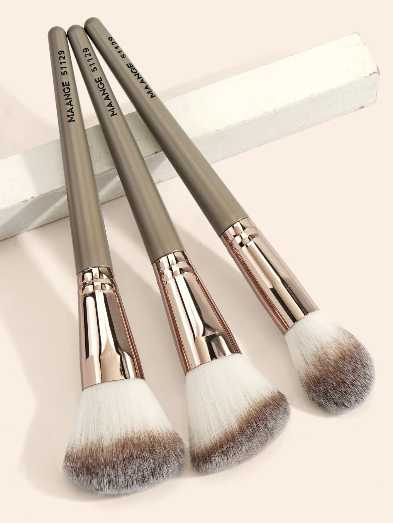 Maange 3 Piece Foundation Makeup Brush Professional Concealer Blush Bronzer Brush Kits Beauty Tools Women Fluffy Soft Bristle