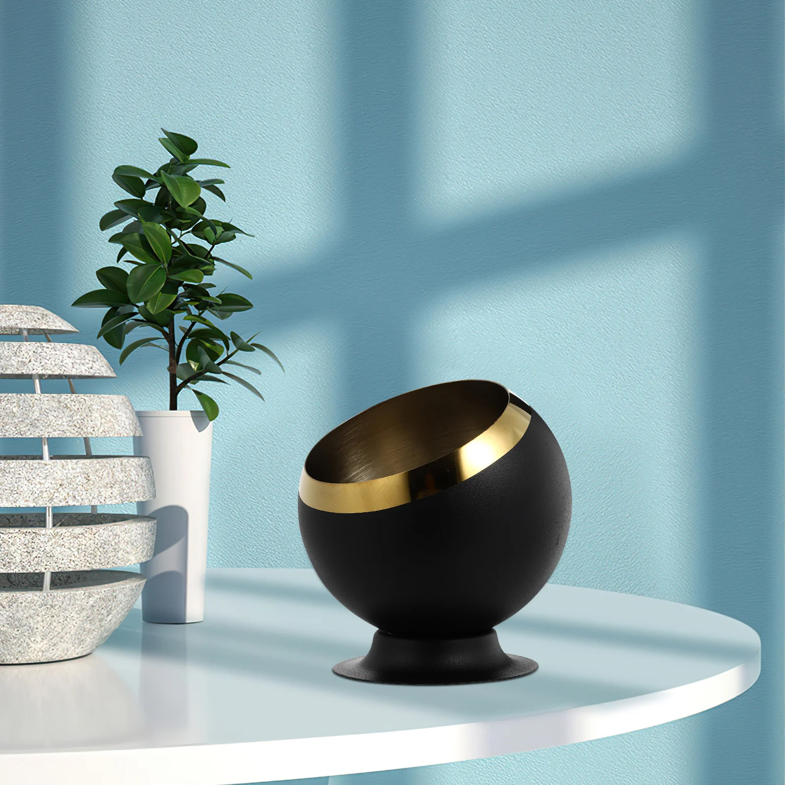 

1pc Stainless Steel Simple Style Cigarette Butt Container Compact Metal Ashtray For Home Use Practical Household Desktop Ashtray