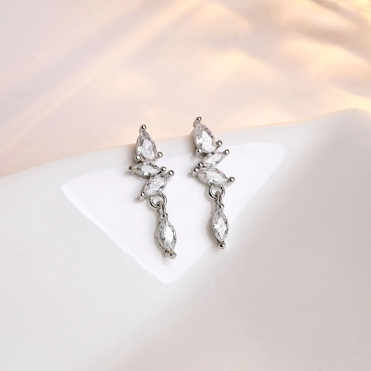 Elegant Gold Plated Zircon Tassel Earrings for Women Cross-Border Niche Style Fashionable Summer Copper Claw Stud Earrings