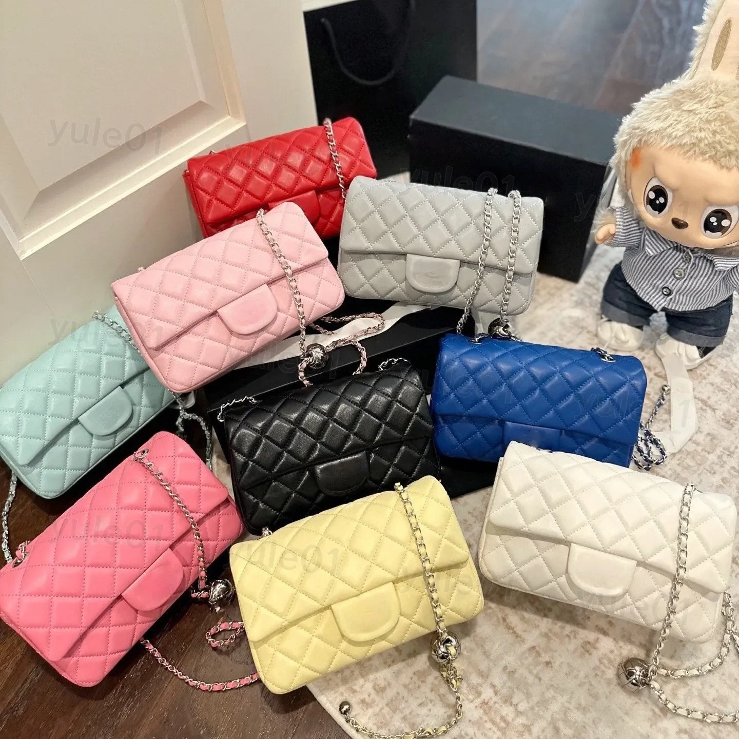

Designer crossbody bag / shoulder bag with adjustable shoulder strap, high-quality Flap bag with gold/silver balls, Diamond Latt