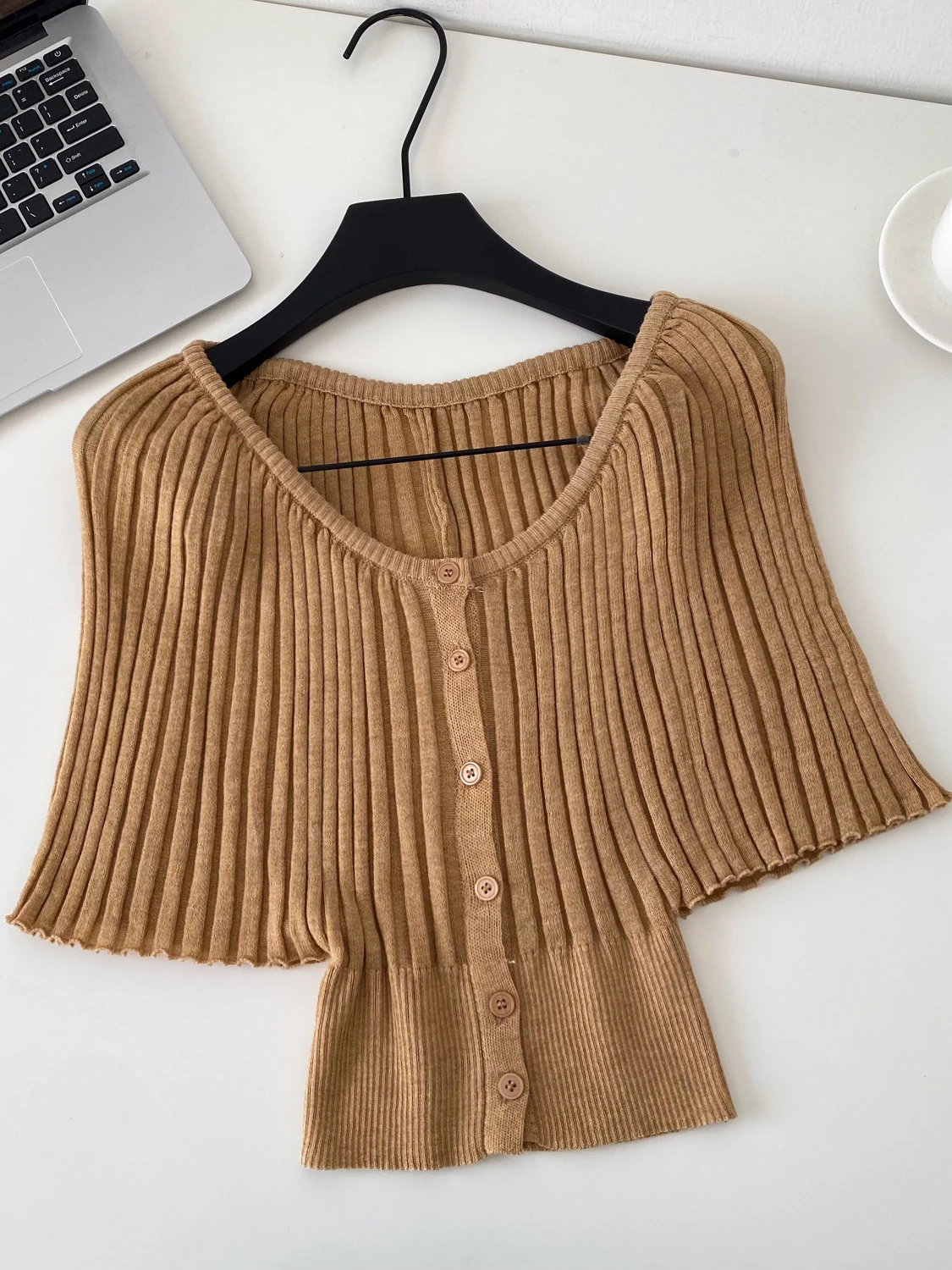 Slim Fit Knitted Short Cardigan Women's Summer Commute Top Fashionable Waist-Cinching Vest Gentle Breeze Intelligent Design