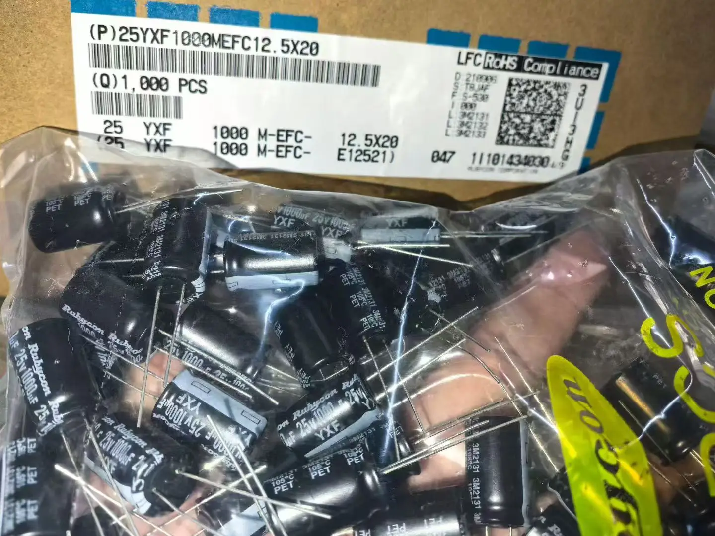 1000uF 25V Rubycon YXF Series 12.5x20mm Low Impedance Long Life 25V1000uF Aluminum Electrolytic capacitor motherboard