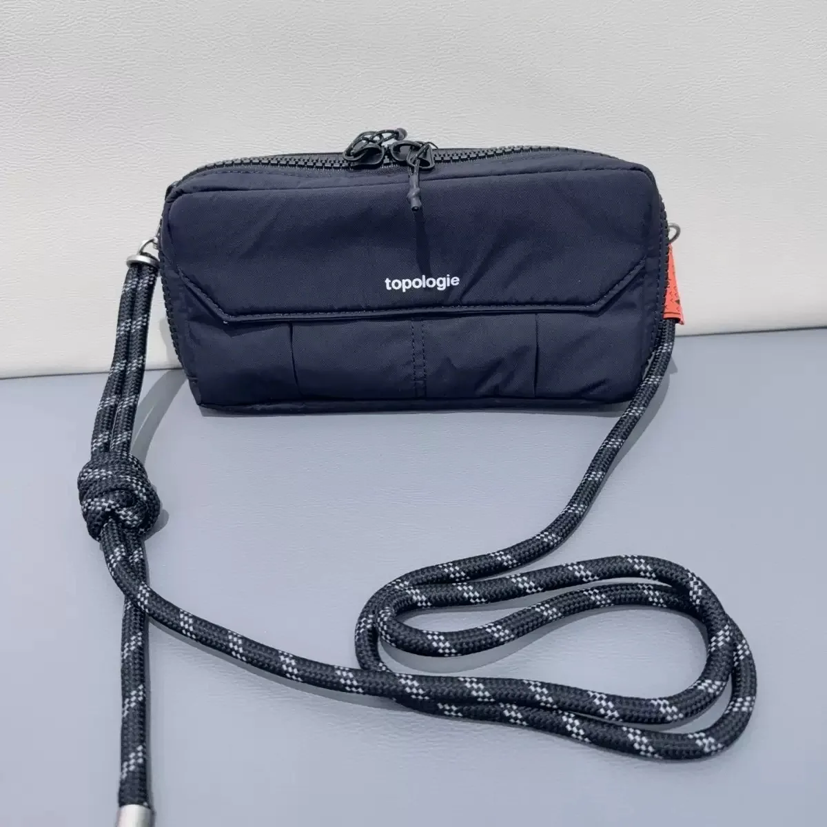 Large Capacity Nylon Sports Crossbody Bag Unisex Lightweight Multi-Functional Shoulder Bag Fashionable All-Match Design