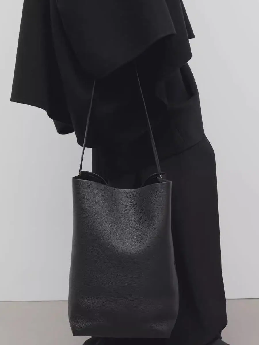 nuova-borsa-a-secchiello-2026-dal-design-minimalista-in-pelle-bovina-di-alta-qualita-grande-capacita-da-portare-a-mano-o-a-spalla
