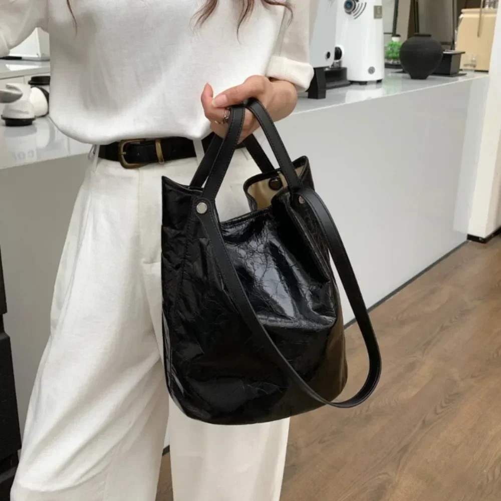 Elegant Large Capacity All-match Cowhide Messenger Senior Minority Simple Shop Bucket Women Totes Commuter New Moda Underarm Bag