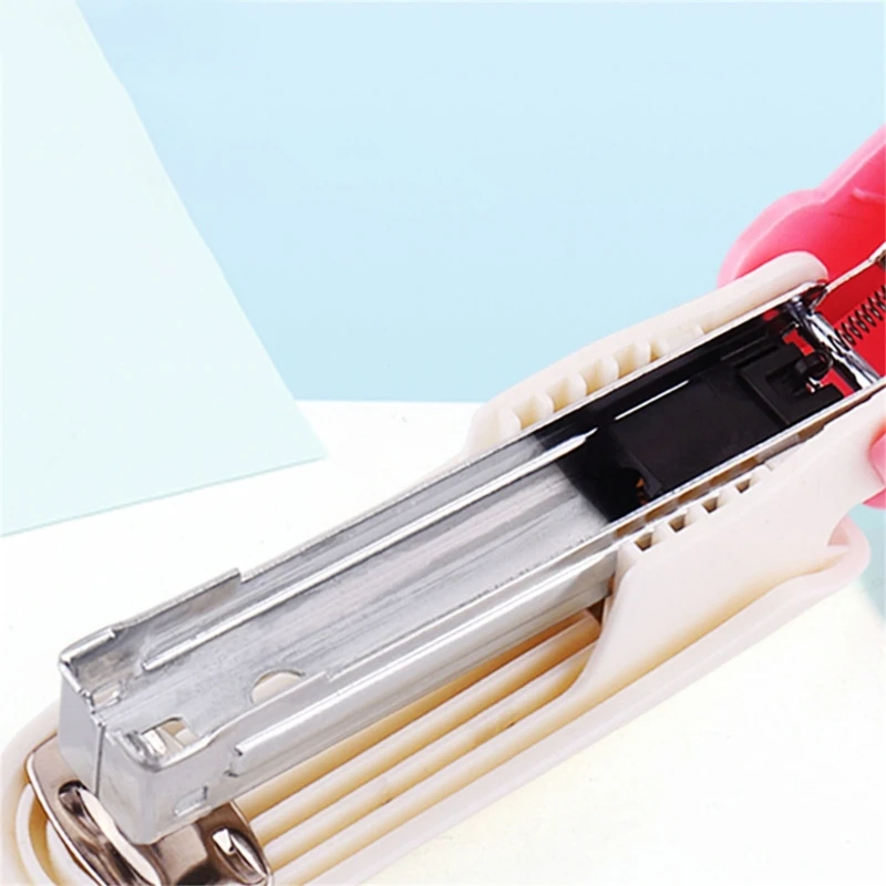 Desk Stapler with Staple Remover Labor-Saving Desk Stapler 20 Sheets Capacity D2RC