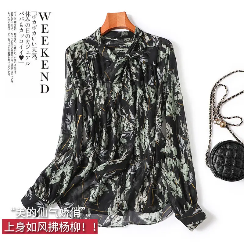 

Новая красивая блузка из натурального шелка с длинными рукавами, напоминающая волшебный дух и нежность, с эффектом как будто ветер раскачивает ивы.