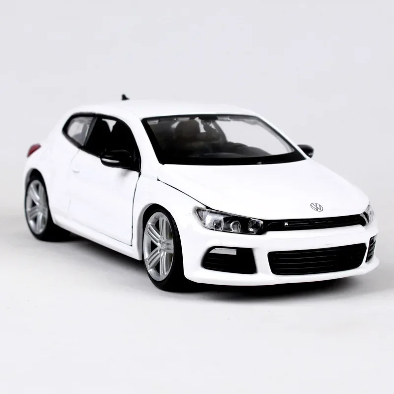 Bburago 1:24 Scirocco R Diecast Alloy Vehicle Metal Scirocco Car Model Die-cast Toy Collectible Gift Souvenir Display