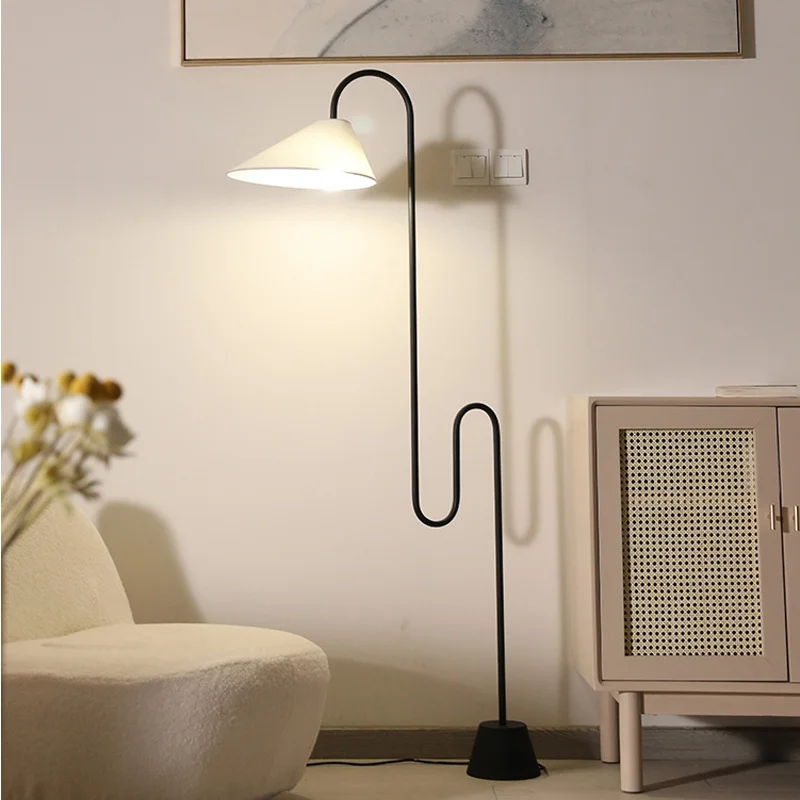 Scandinavian Designer Led Floor Lamp Music Note Vertical Lamp Living Room Atmosphere Lamp Beside Sofa Ancient Vintage Floor Lamp