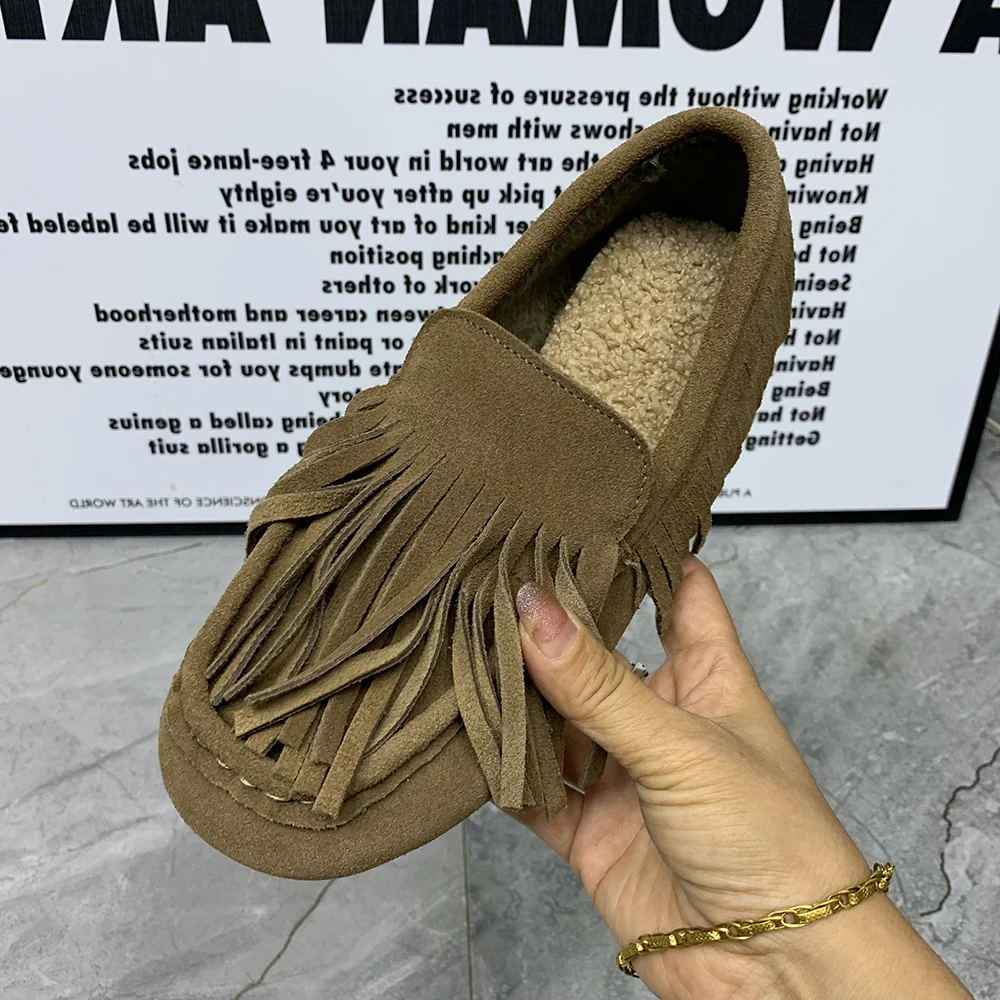 Fahsion Women Loafers Plus Size Warm Fur Women Flats Shoes Antislip Casual Women Mullers Plush Leather Tassels Women Shoes