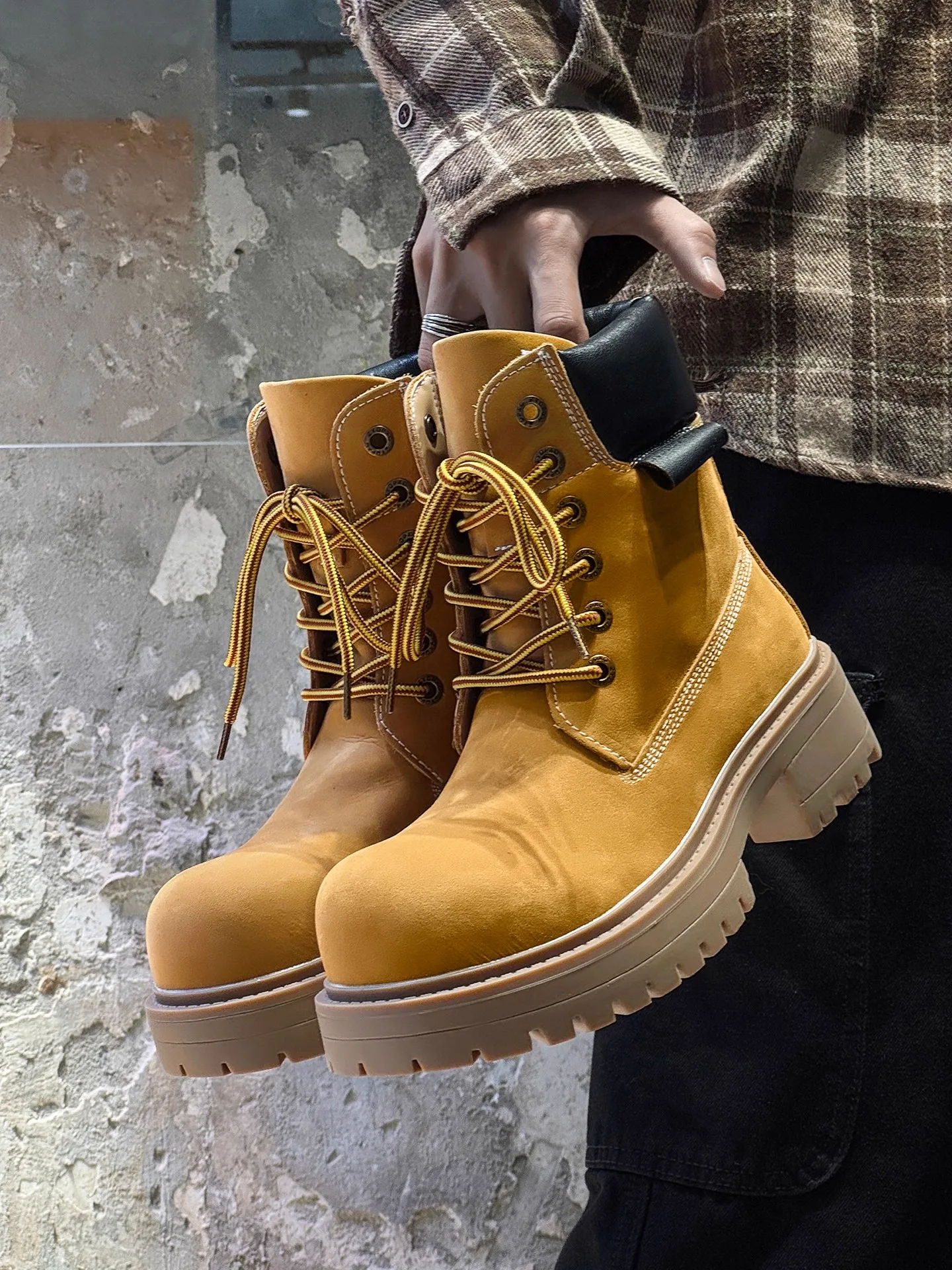 

2025 New Arrival Hot-Selling Winter High-Quality Unisex Outdoor Anti-Slip Hiking Boots Professional High-Traction Hiking Boots