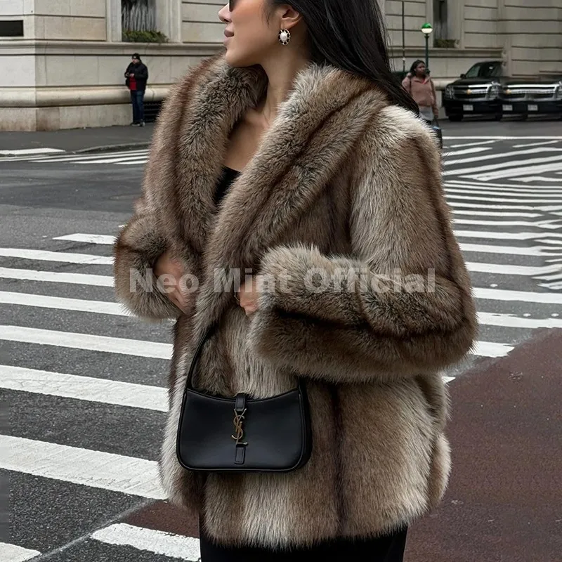 Neo mint marca moda 90s vintage retro marrom listrado casaco de pele do falso feminino 2025 inverno chique gola scraf casaco de pele de raposa
