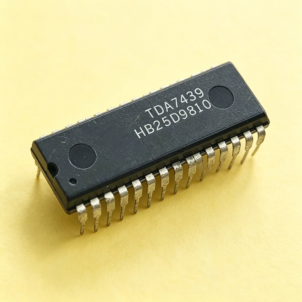 10pcs 7439 TDA7439  DIP In Stock