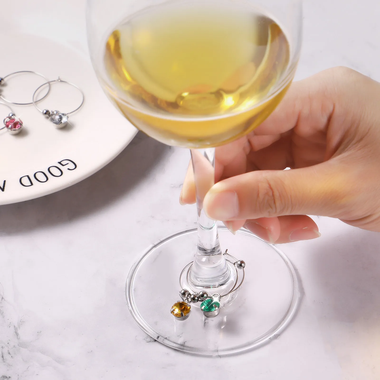 8Pcs Colorful Wine Glass Hanging Ring Creative Diamond Charms Quick Open Close Wine Glass Makers Perfect for Dinner Parties