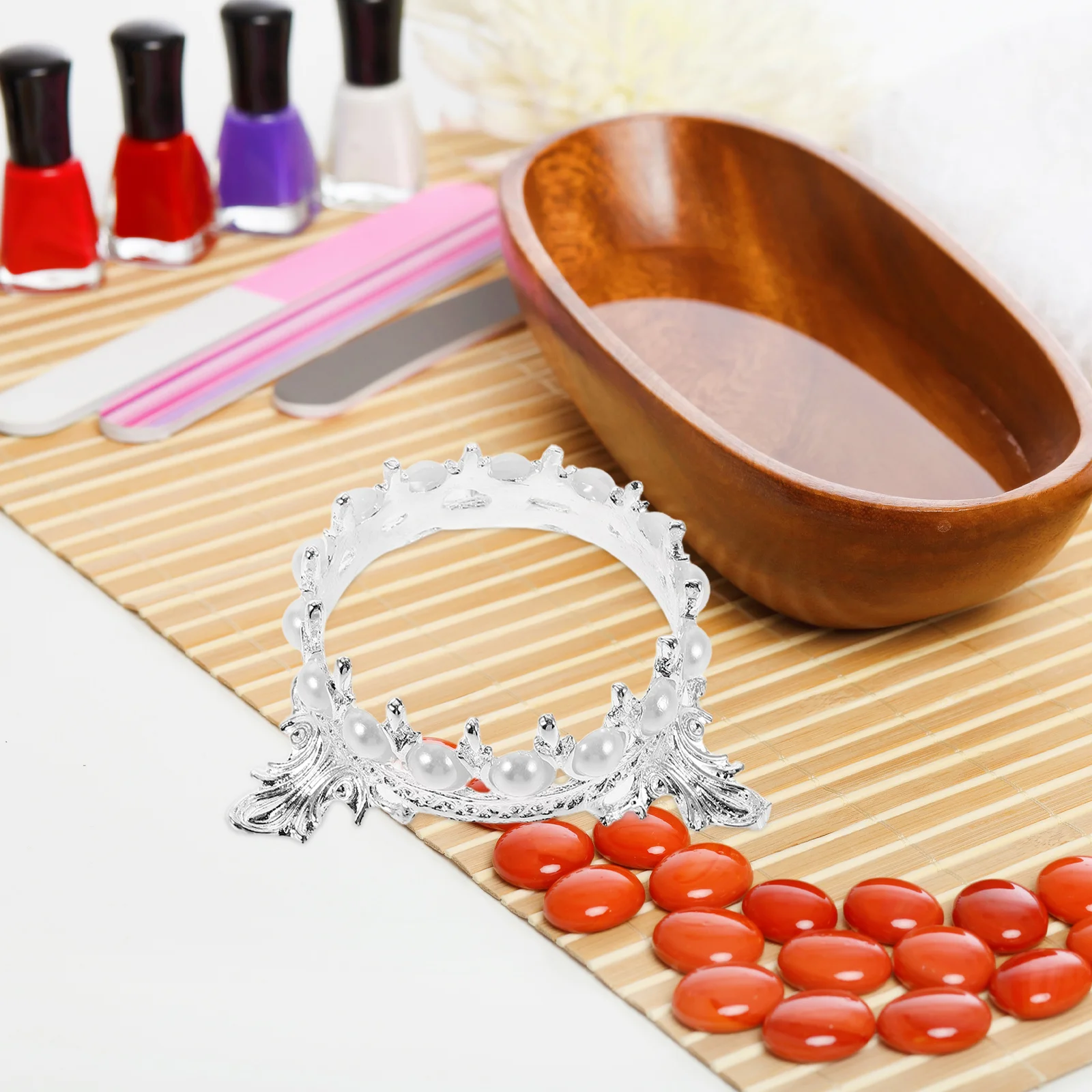 ที่วางปากกาเพ้นท์เล็บแบบมงกุฎย้อนยุค 4 ชิ้น พร้อมไข่มุกปลอม อุปกรณ์ทำเล็บ ที่เก็บของ ที่วางโชว์ ที่วางปากกาเพ้นท์เล็บสำหรับโต๊ะเครื่องแป้ง
