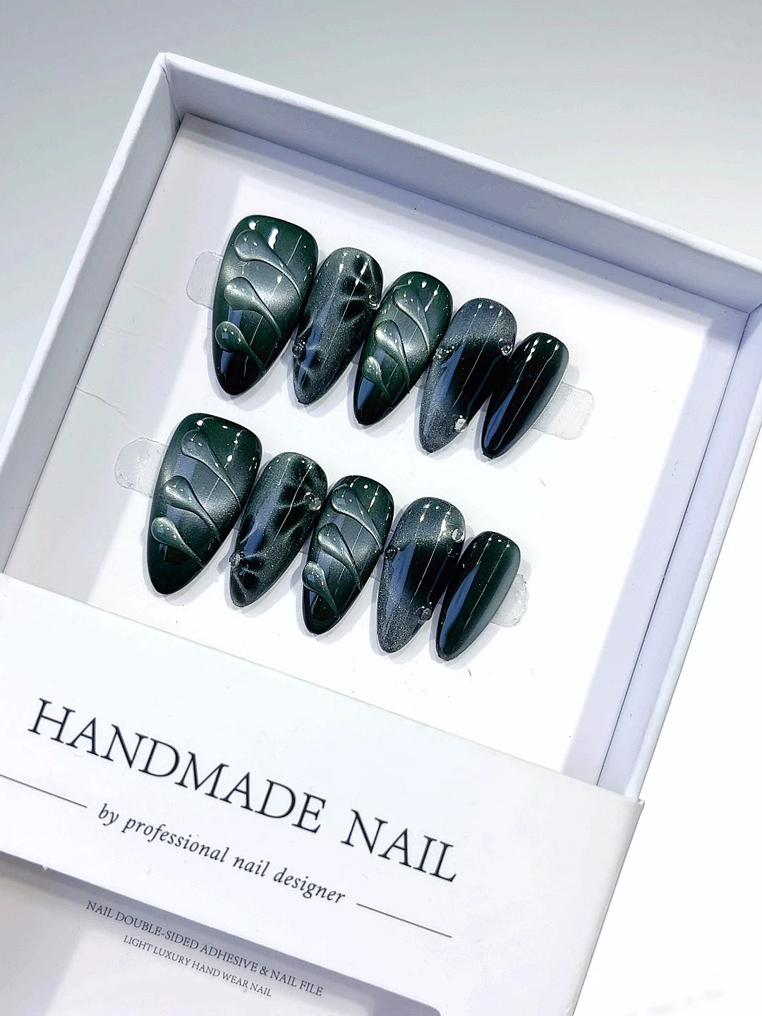 

Dark Green Cat Eye Line Nail Art Fashion Manicure (D408)