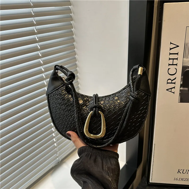 

2025 summer new casual and simple dumpling bag trendy and unique shoulder bag for women luxury desgn