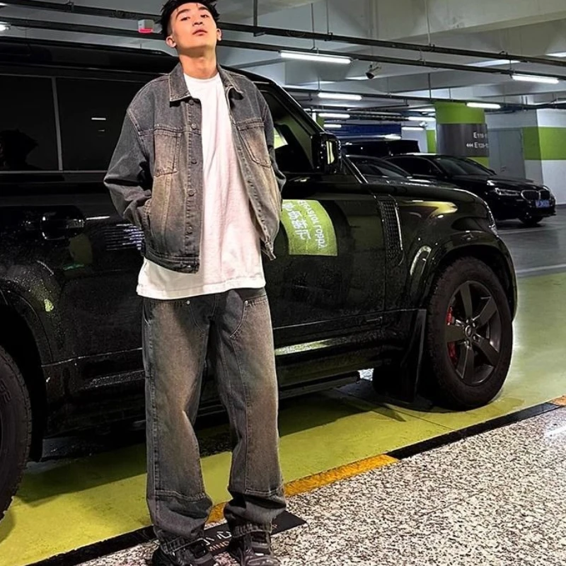 Immagine 6: Giacca di jeans vintage unisex, ideale per la primavera e l’estate, dal taglio ampio e casual, perfetta per un look streetwear retrò o da lavoro.
