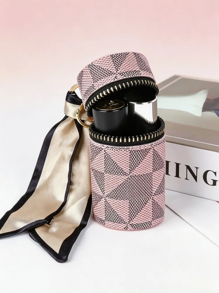 Leather Lipstick Organizer Portable Mini Lip Gloss Pouch with Keychain Stylish Storage Bag for Lipsticks Coins Mini Perfume Anti-Scratch PVC Sponge