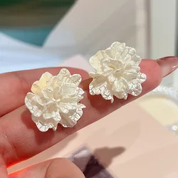 New big white flowers study earrings for women's personality fashion unique design Brincos wedding jewelry whole sale birthday g