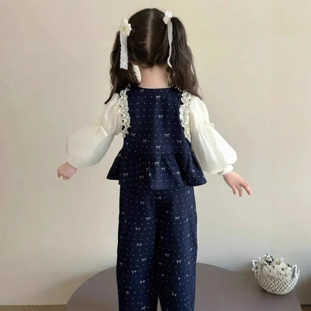 Marineblaues Kleidungsset für kleine Mädchen im Alter von 1-5 Jahren mit Schleifenmuster, Frühlings- und Herbst-Langarm-Oberteil, Weste und Hose, lässiges dreiteiliges Set – Detail 6