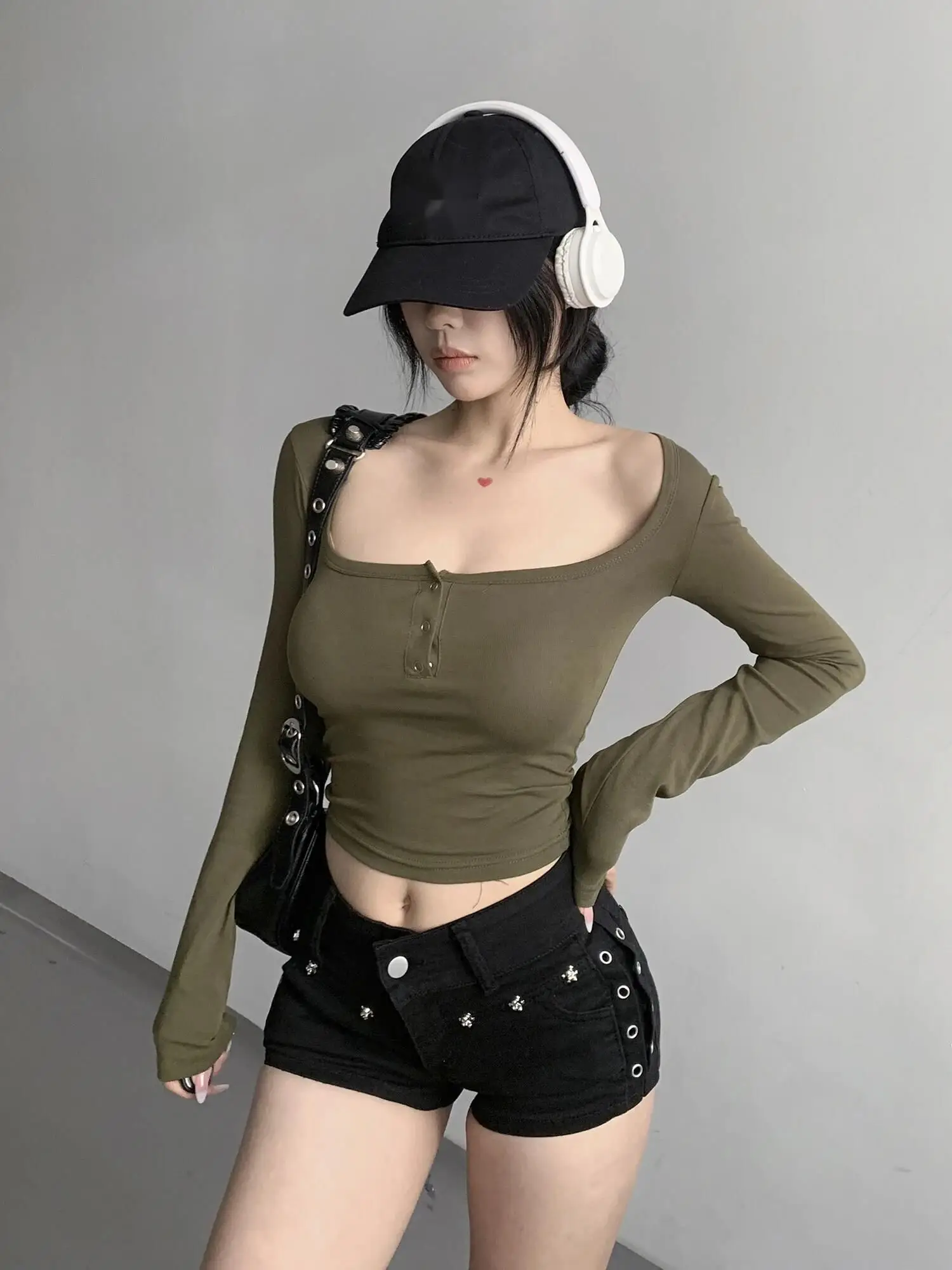 European American Style Slim Single Breasted Square Neck Exposed Collarbone T-shirt Women Retro Solid Long Sleeved Top D589