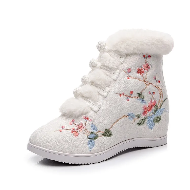 Winter plush Hanfu shoes, ethnic style embroidered shoes fur mouth ancient style women\'s boots elevated inner short boots