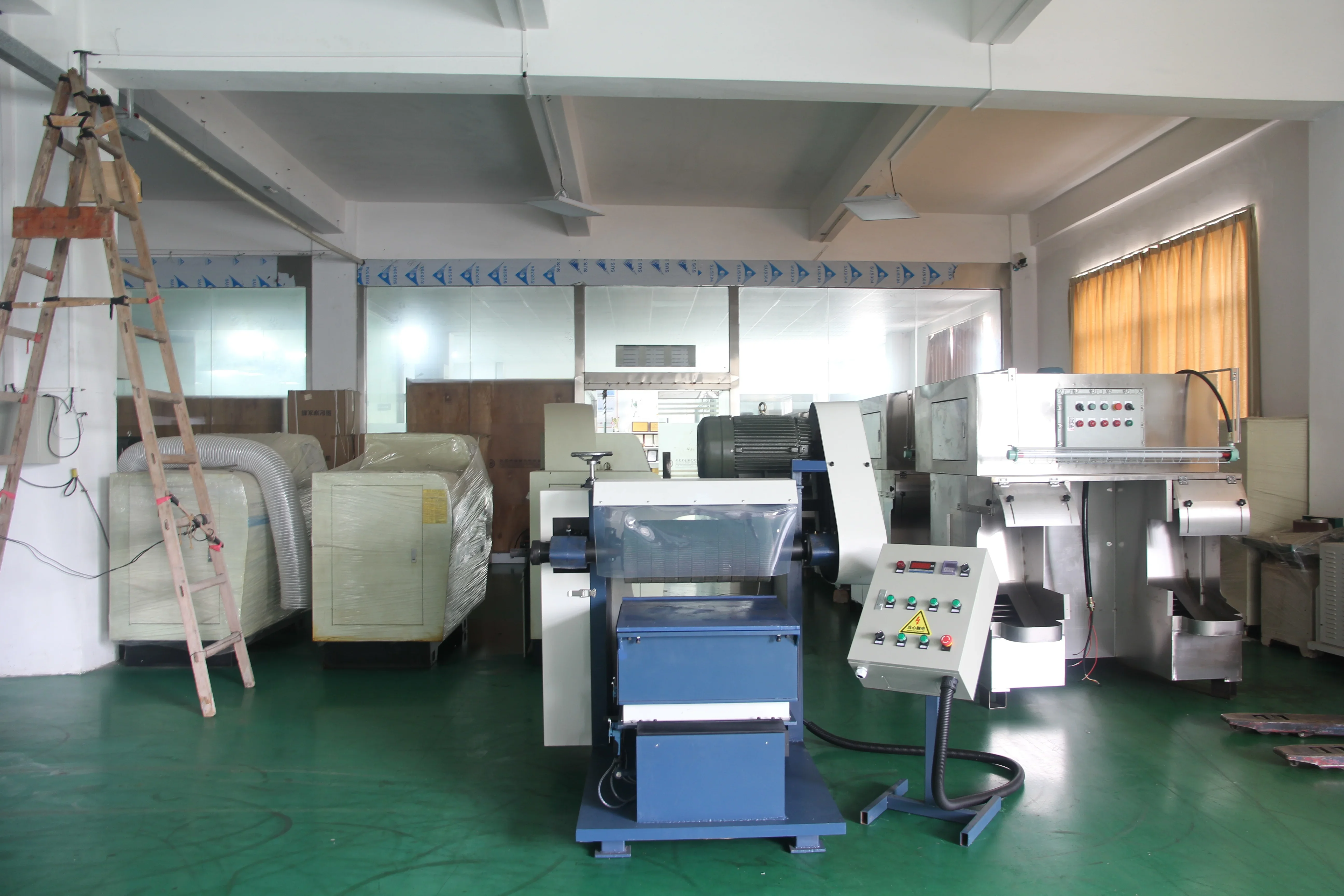 Lucidatrice industriale per metalli, strumento efficiente e affidabile per una finitura liscia