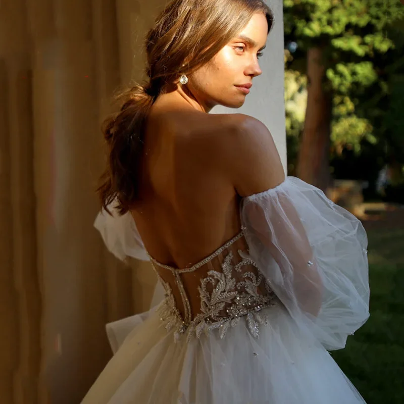 Robe de mariée blanche élégante avec manches bouffantes, dentelle appliquée, robe camisole perlée, robe de mariée, robe de mariée éducative