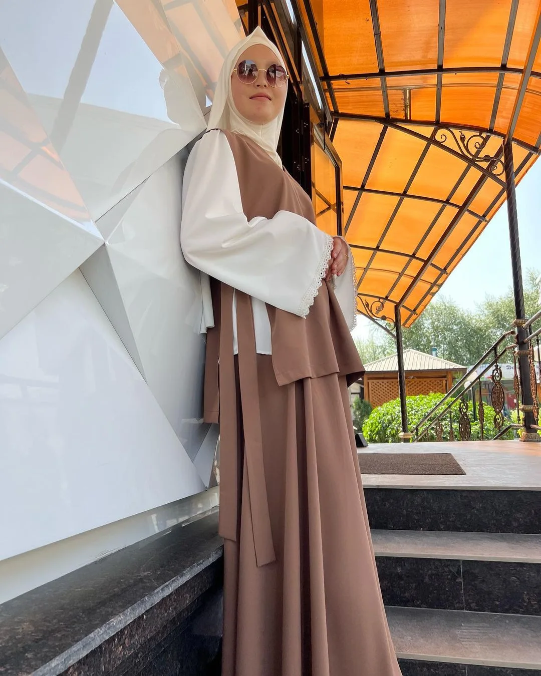 Zweiteilige Sets Abaya Middle East Arab Damen bekleidung Frühling neue Mode ärmellose Schnür weste Top Half Body Rock Set