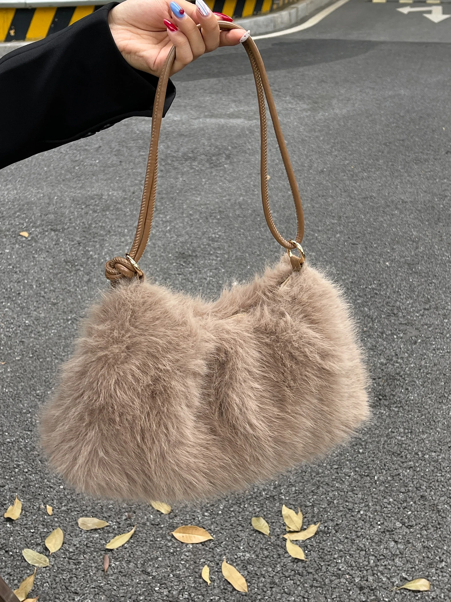 

Женская модная сумка Nan Miss Plu, новинка 2025, бархатная сумка на одно плечо, универсальная, повседневная, простая, сцены для отдыха