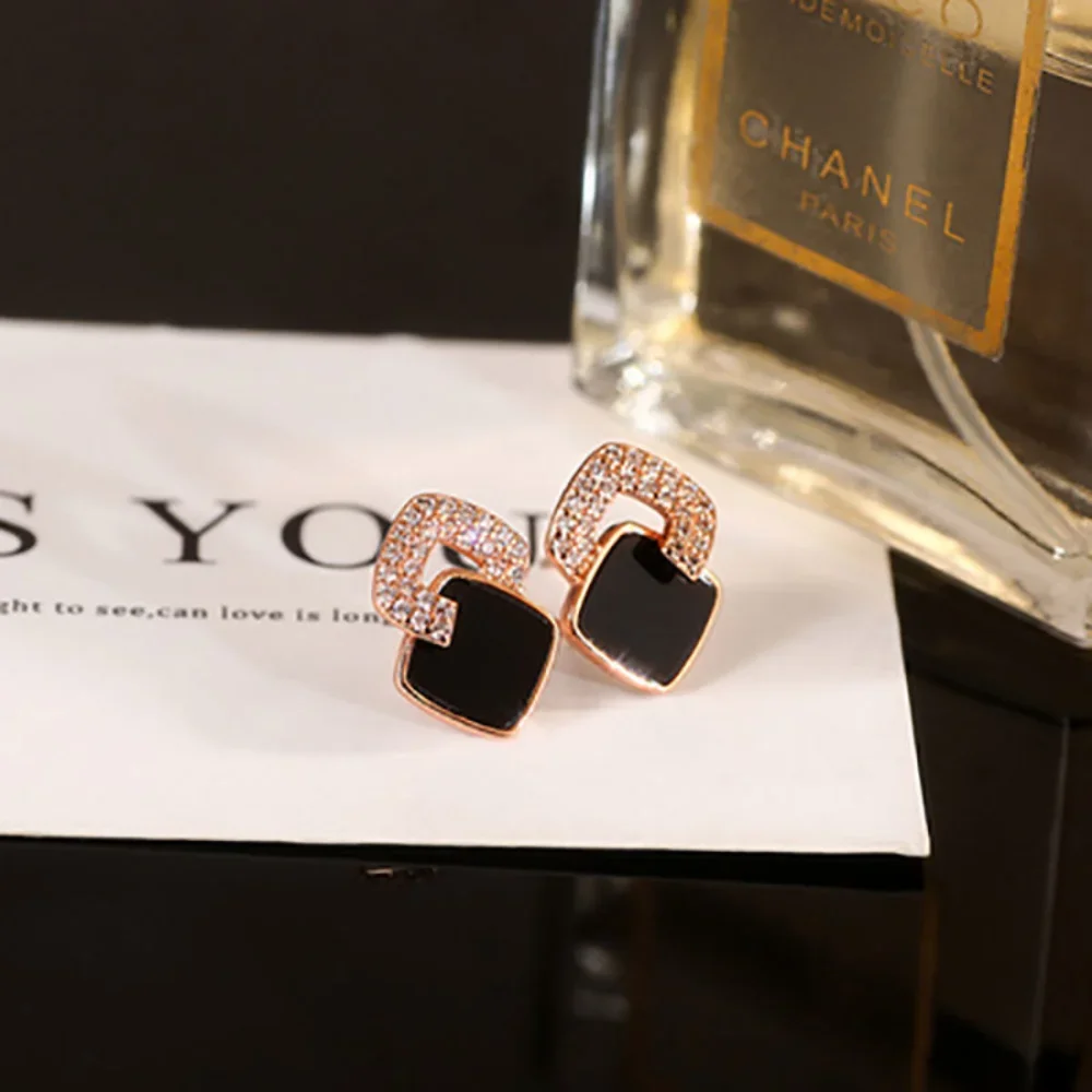 2024 New Trendy Geometric Square Black Crystal Stud Earrings for Women Charm High Sense Zircon Korean Earrings Luxury Jewelry