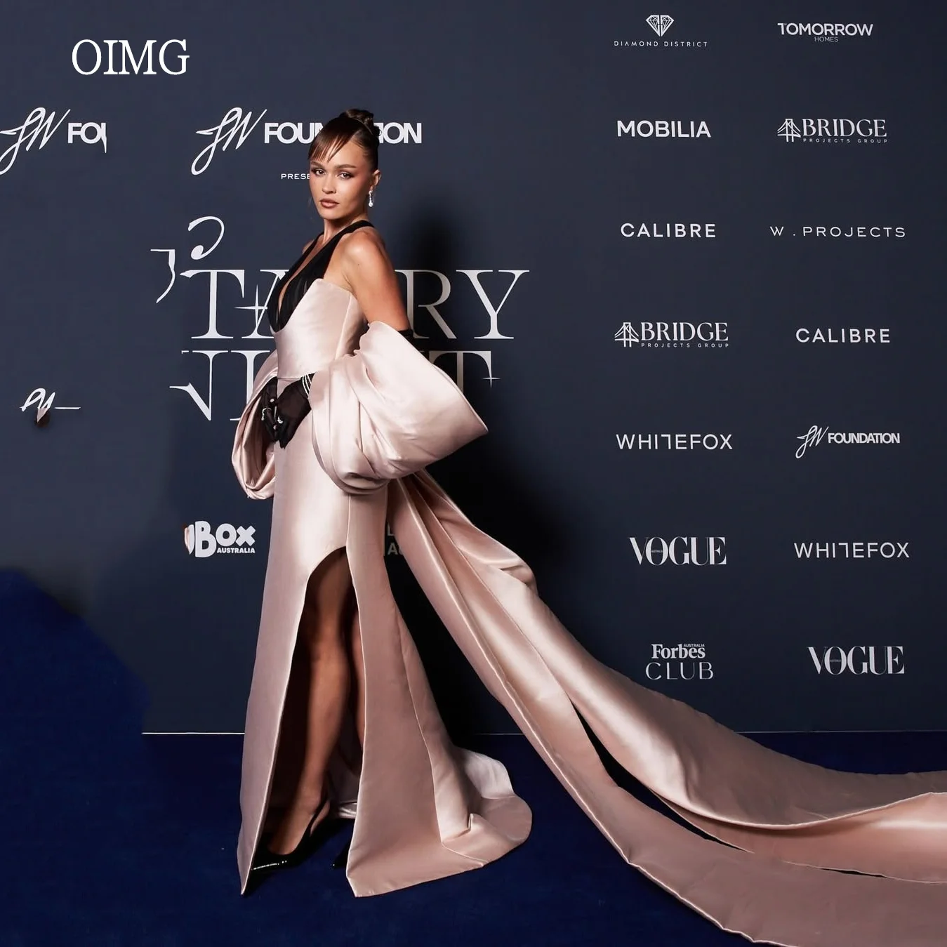 

OIMG Modern Black Halter Pink Mermaid Prom Gowns Satin Off The Shoulder Formal Party Gown Backless Evening Dress Customized