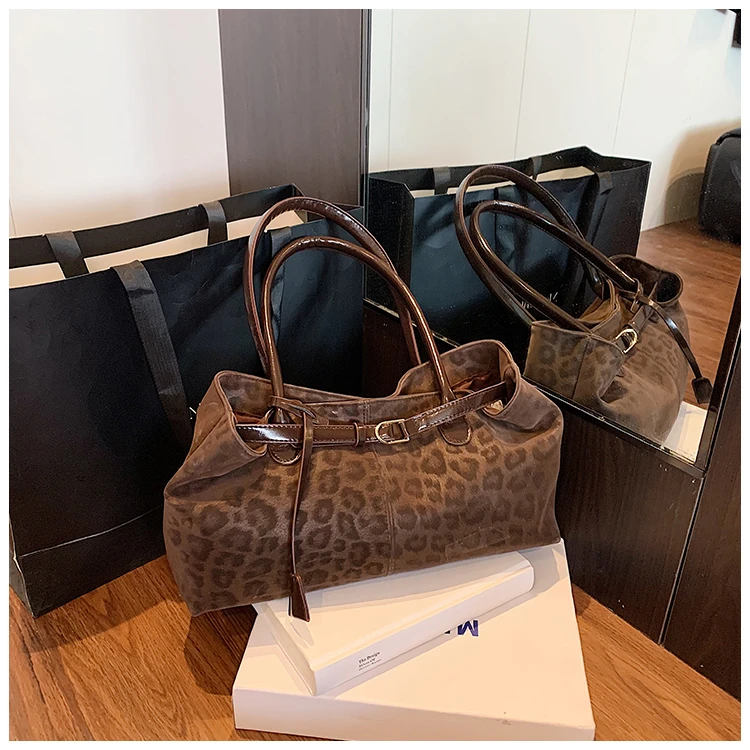 Leopard Print Sewing Thread Hasp Youth Sweet Shoulder Bags for Women 2026 Hot Sale Large Capacity Sense of Luxury Tote Bags