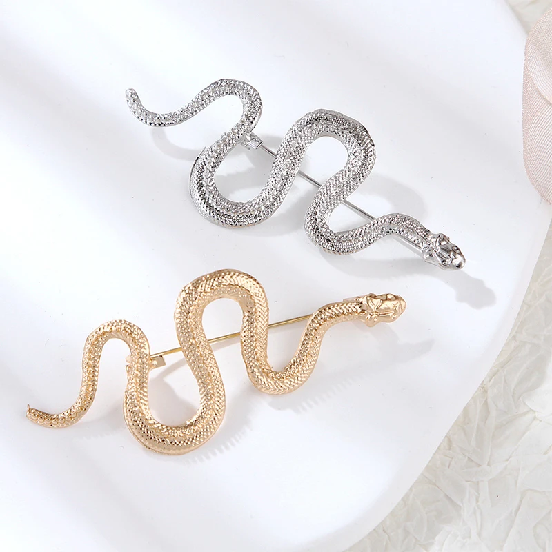 Fashion Vintage Gold Metal Snake Shaped Brooches For Women Men Suit Clothing Personalized Python Brooch Lapel Pins Party Jewelry