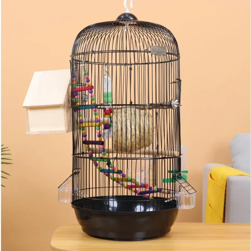 กรงนกแก้วเสริมขนาดใหญ่หรูหรารังโลหะกลมพร้อมถาดลิ้นชักเหมาะสําหรับการทําสําเนานกแก้วปลอดภัยกรงนกวิลล่า
