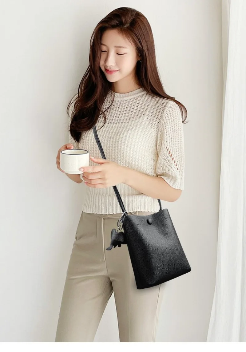 

Versatile Crossbody Bag For Women Adjustable Strap For Customizable Wear Across Various Occasions