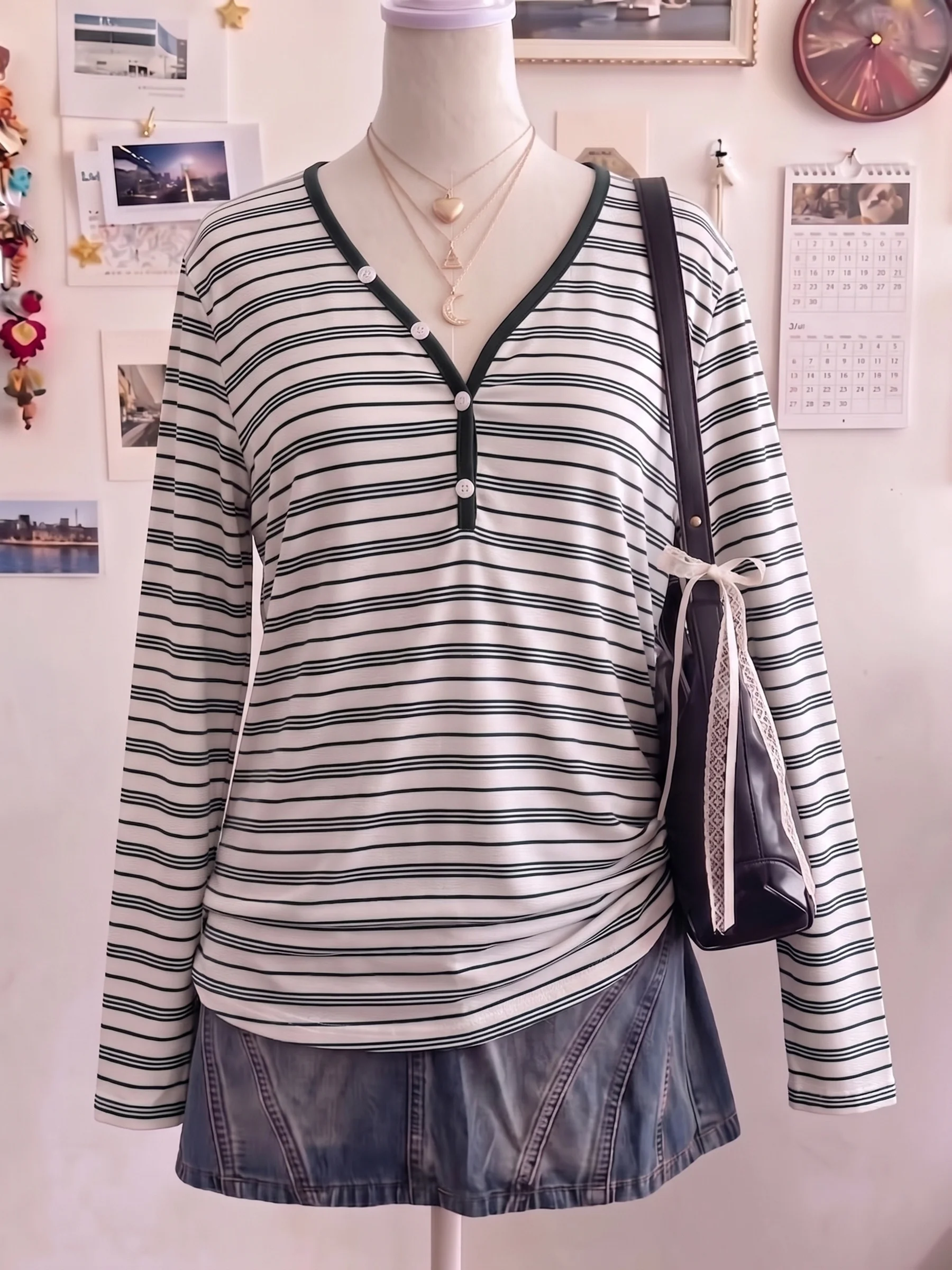 Plus-Size Damen Gestreiftes Langarm-Henley-Oberteil für Lässigen Komfort und Stil – Detail 7