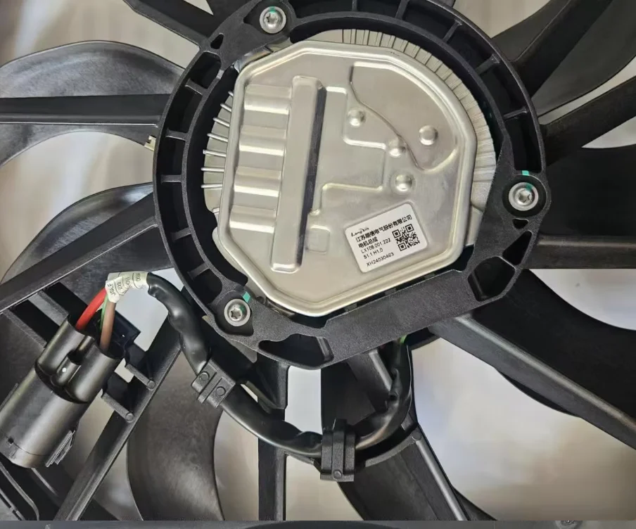 المعدات الأصلية للمروحة (OE8892868422) متوافقة مع مشعاع قطع غيار السيارات 12 فولت و24 فولت L KX11