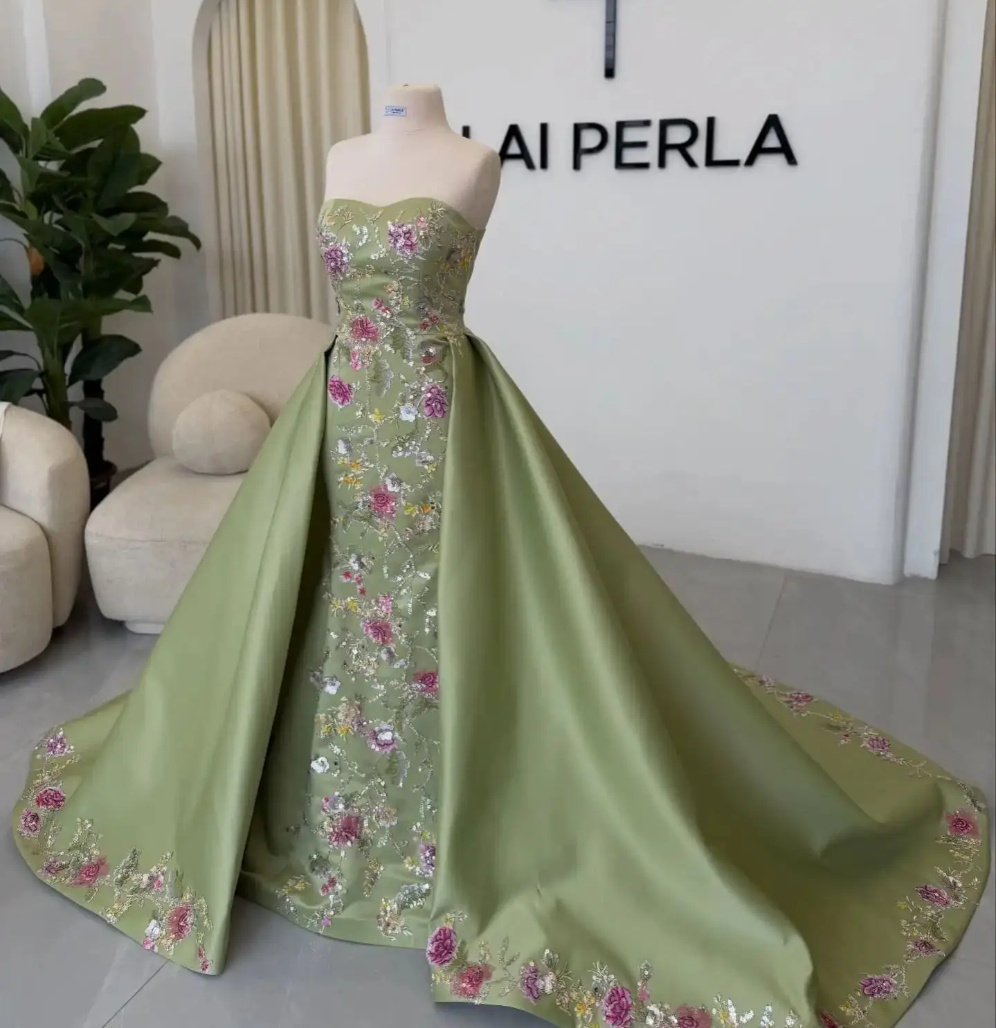 

Роскошное вечернее платье без бретелек Ofherown, атласное, цвета шалфейной зелени, с цветочной вышивкой и накидкой, для выпускного вечера и торжественных мероприятий