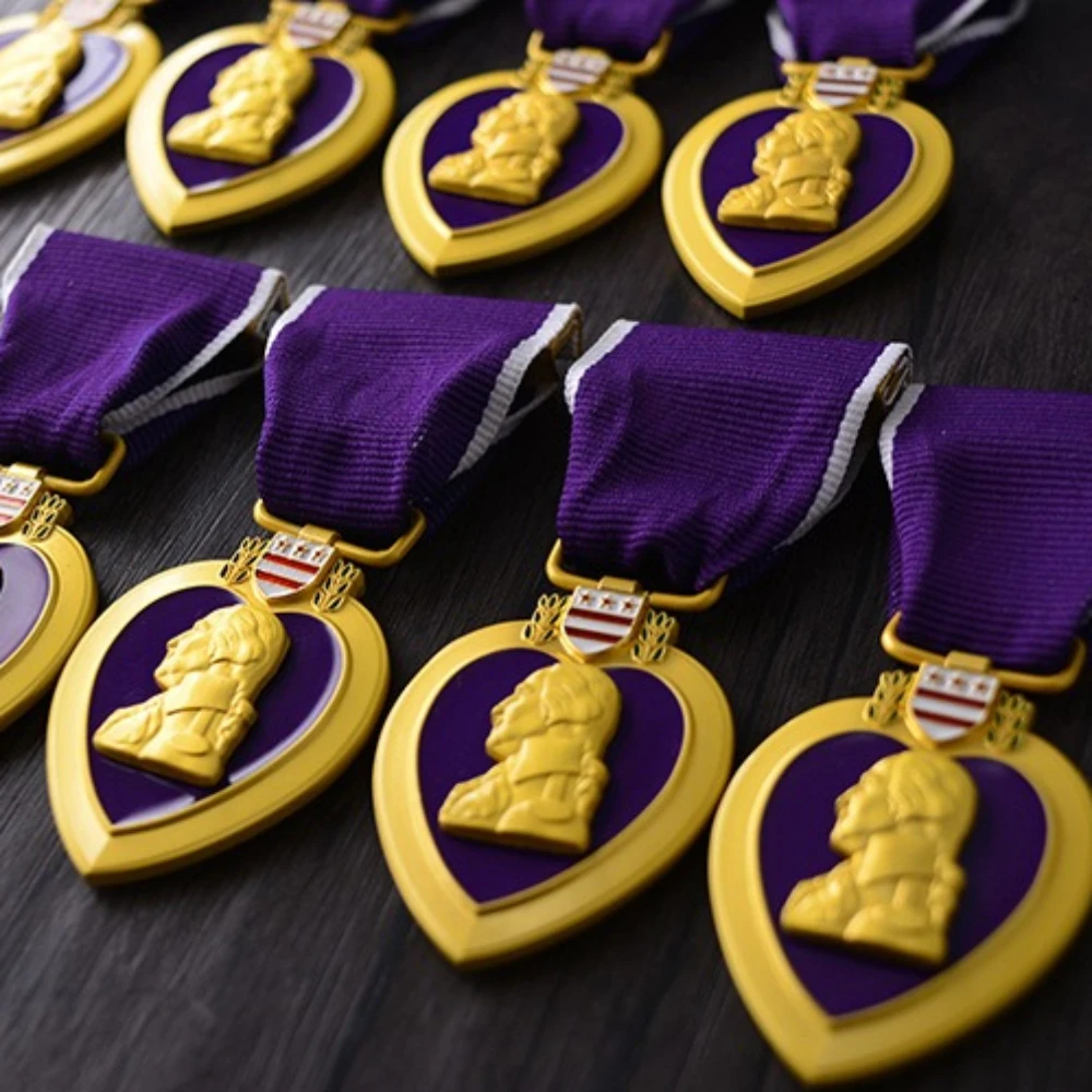 1PC Purple Heart Medal of The U.S. Military Purple Ribbon Badge Pin Style Histtory Decoration Craft Gift for History Enthusiast