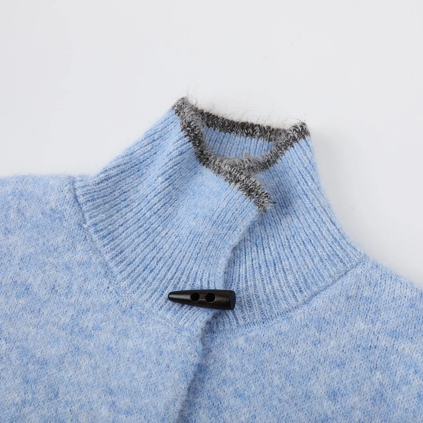 Giacca invernale in maglione jacquard a collo alto da donna con fibbia in corno Fair Island 2511-15a