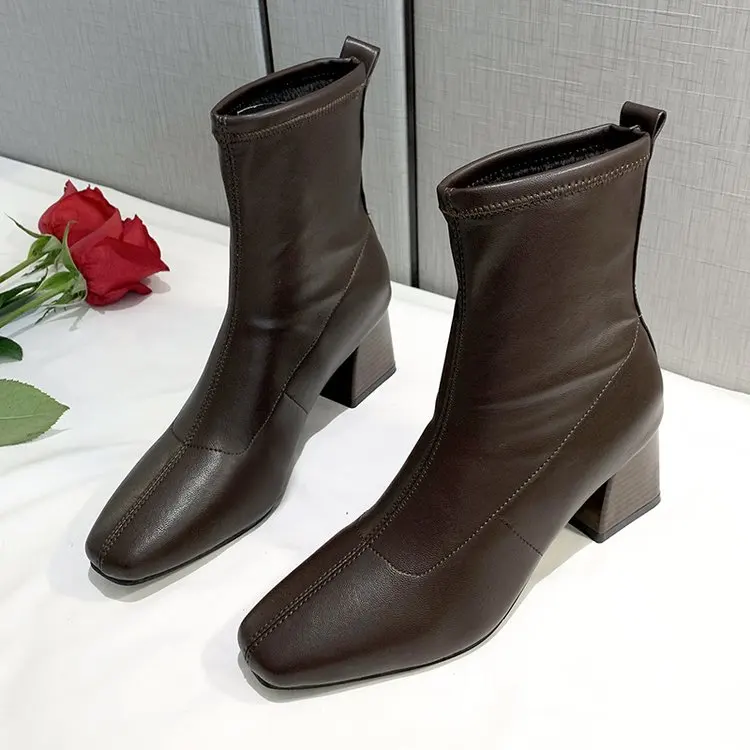 Stivali di gomma da donna scarpe stivali-donna Designer di lusso calzature invernali pioggia autunno Rock Med 2022 calze alla caviglia da donna moda