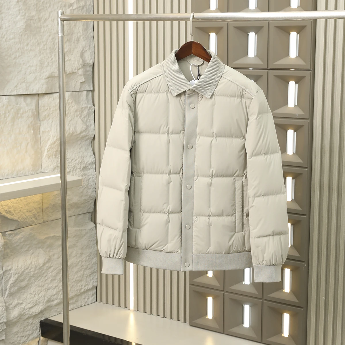 

Men's Faionable down Jaet 90 Du down High Fluffy Collar Winter Coat Polyester Fabric Modern Sle Windproof Zipper Closure